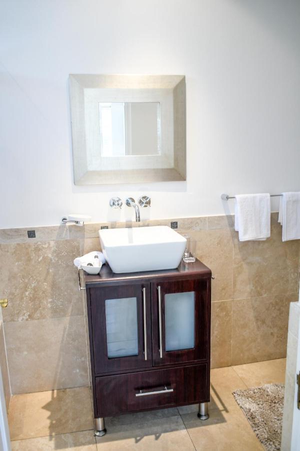 20 On Woodlands Hotel โจฮันเนสเบิร์ก ภายนอก รูปภาพ